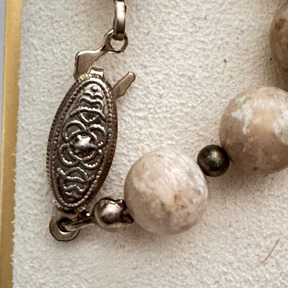 Vintage Earth-Tone Graduated Genuine Agate Beaded Necklace Fish hook clasp - Picture 2 of 8